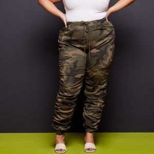 Kiwi's Boutique Iconic Camo Pants